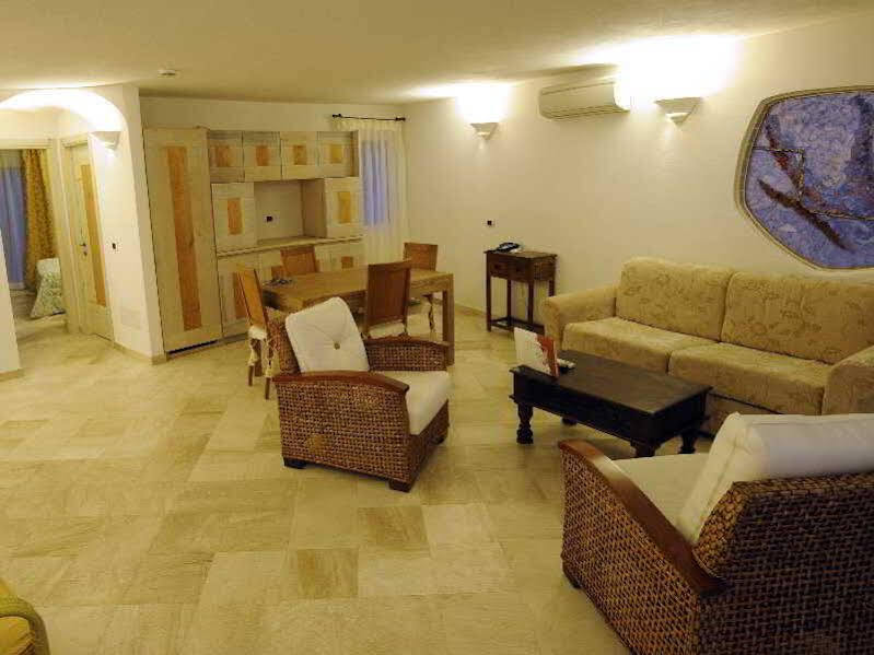 Residence Living Poltu Quatu อาร์ซาเคนา ภายนอก รูปภาพ
